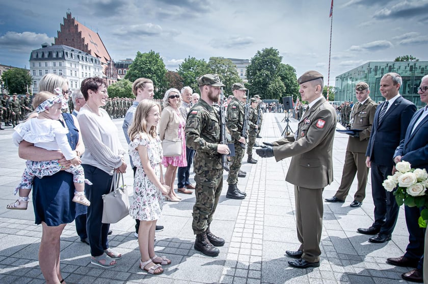 Uroczysta przysięga żołnierzy 16. Dolnośląskiej Brygady Obrony Terytorialnej