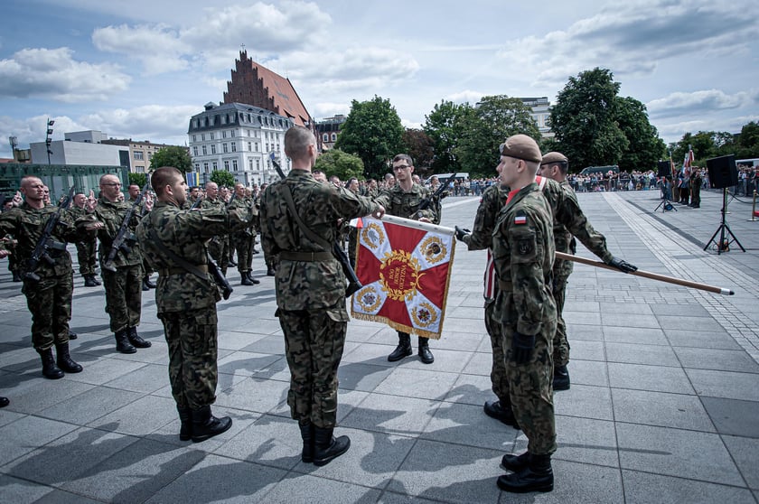Uroczysta przysięga żołnierzy 16. Dolnośląskiej Brygady Obrony Terytorialnej