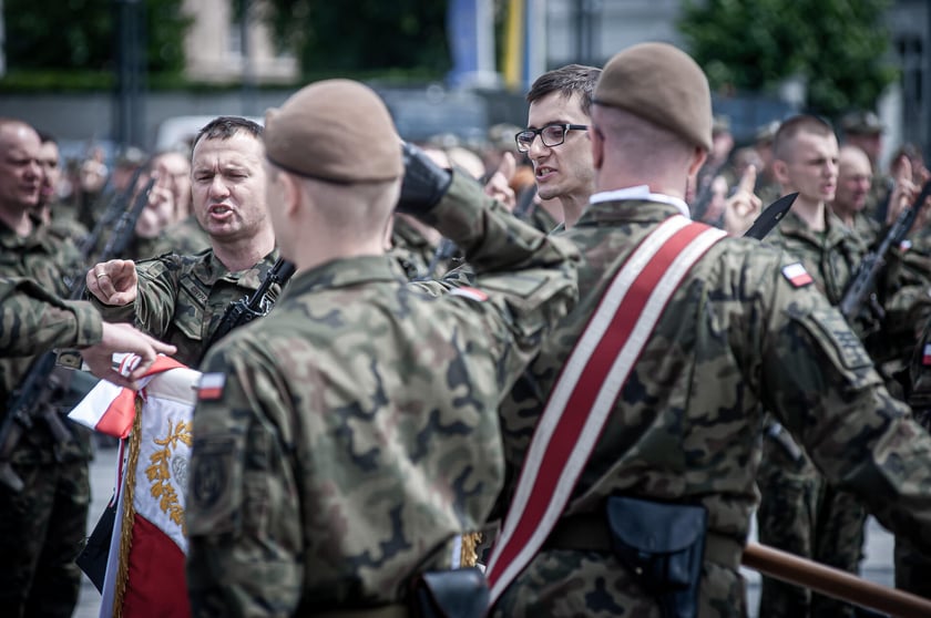 Uroczysta przysięga żołnierzy 16. Dolnośląskiej Brygady Obrony Terytorialnej