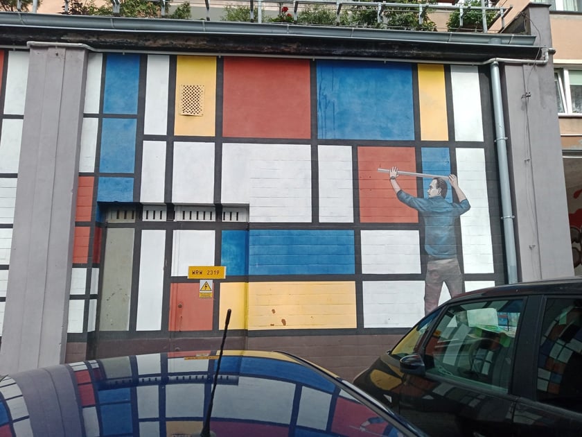 Kolorowe podwórka przy ul. Roosevelta we Wrocławiu przyciągają i turystów, i wrocławian. Murale na Nadodrzu zachwycają!