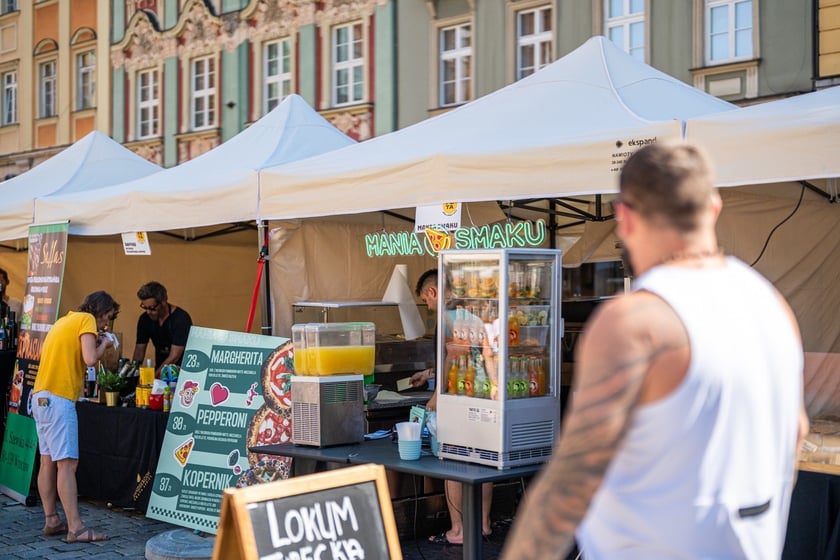 Wrocławska Feta przyciąga na Rynek miłośników serów, win i piwa. Do degustacji przysmaki z Wrocławia, Dolnego Śląska i krajów europejskich