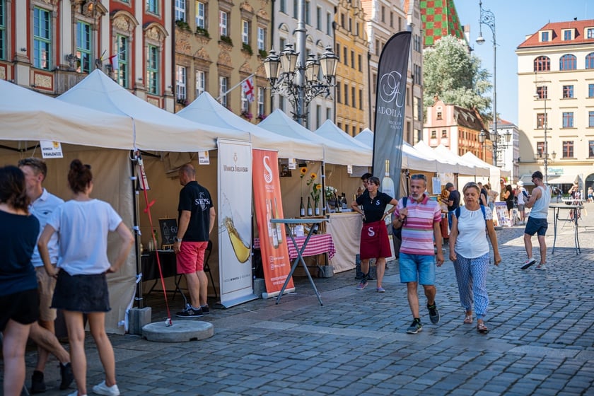 Wrocławska Feta przyciąga na Rynek miłośników serów, win i piwa. Do degustacji przysmaki z Wrocławia, Dolnego Śląska i krajów europejskich