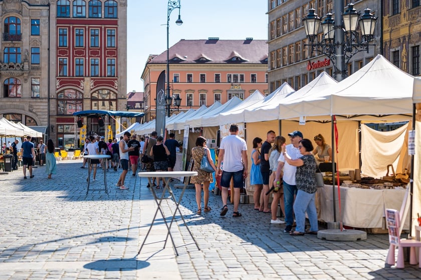 Wrocławska Feta przyciąga na Rynek miłośników serów, win i piwa. Do degustacji przysmaki z Wrocławia, Dolnego Śląska i krajów europejskich