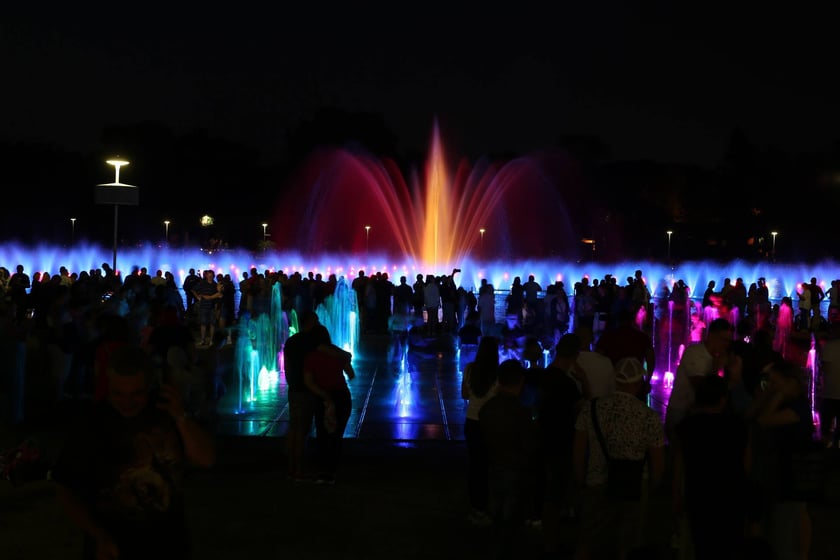 Wyjątkowy pokaz fontanny multimedialnej o powodzi tysiąclecia - Pergola przy Hali Stulecia. 23 lipca 2022 r.