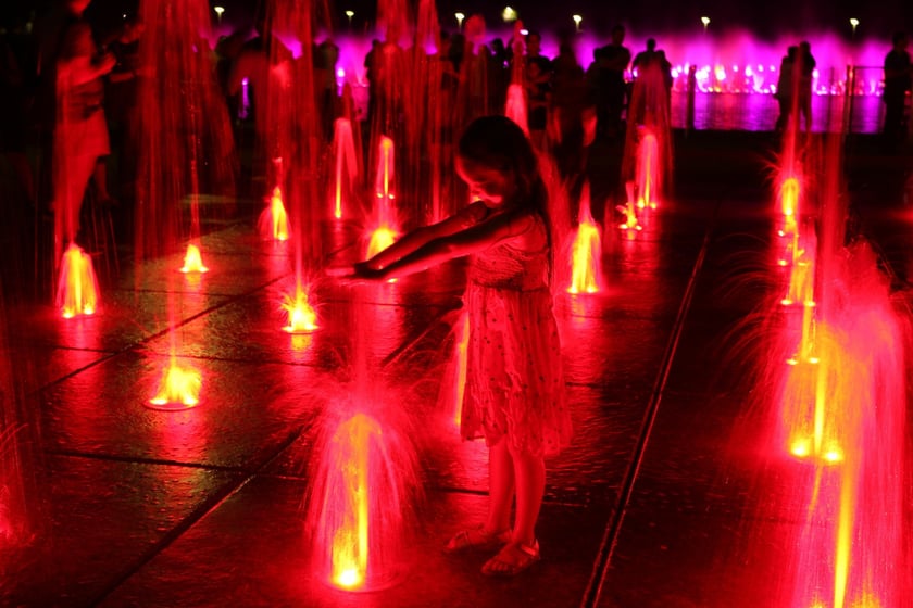 Wyjątkowy pokaz fontanny multimedialnej o powodzi tysiąclecia - Pergola przy Hali Stulecia. 23 lipca 2022 r.