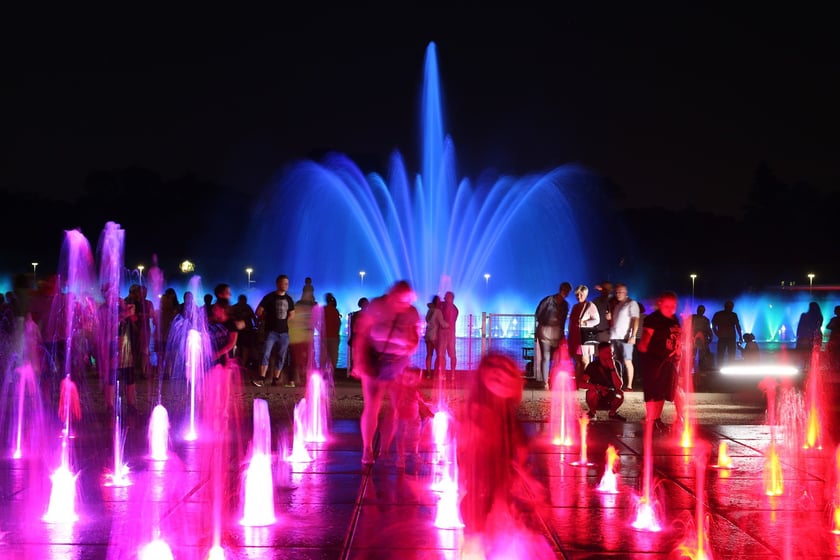 Wyjątkowy pokaz fontanny multimedialnej o powodzi tysiąclecia - Pergola przy Hali Stulecia. 23 lipca 2022 r.