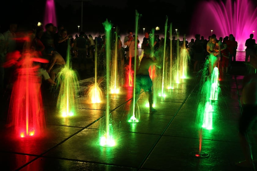 Wyjątkowy pokaz fontanny multimedialnej o powodzi tysiąclecia - Pergola przy Hali Stulecia. 23 lipca 2022 r.