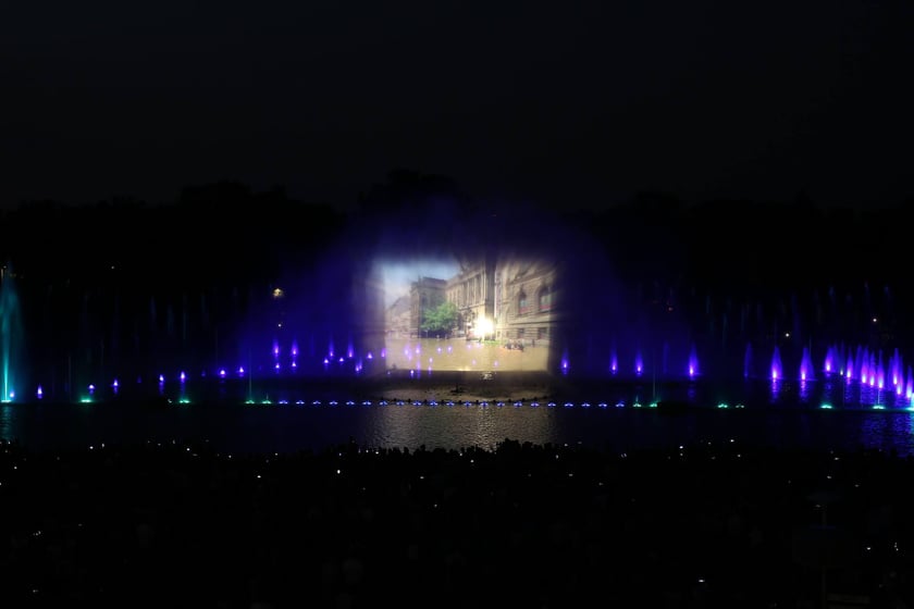 Wyjątkowy pokaz fontanny multimedialnej o powodzi tysiąclecia - Pergola przy Hali Stulecia. 23 lipca 2022 r.