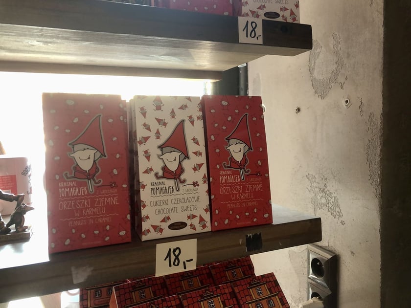 Krasnalowe orzeszki ziemne w karmelu lub cukierki czekoladowe - cena: 18 zł  (Krasnal Info - Informacja turystyczna na Rynku)
