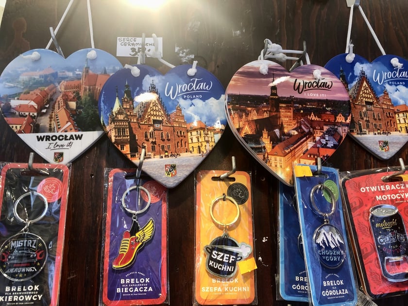 Zawieszka ceramiczna w kształcie serca , cena: 35 zł (sklep Souvenirs & more)