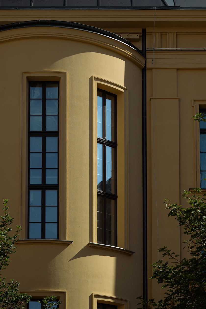 L?UNI swój wyjątkowy charakter zawdzięcza połączeniu zabytkowych elementów z nowoczesną myślą architektoniczną