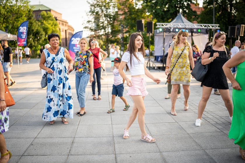 Wrocławska Potańcówka na placu Wolności cieszy się ogromna popularnością
