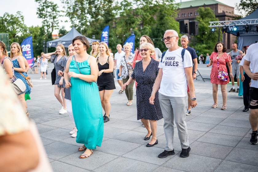 Wrocławska Potańcówka na placu Wolności cieszy się ogromna popularnością