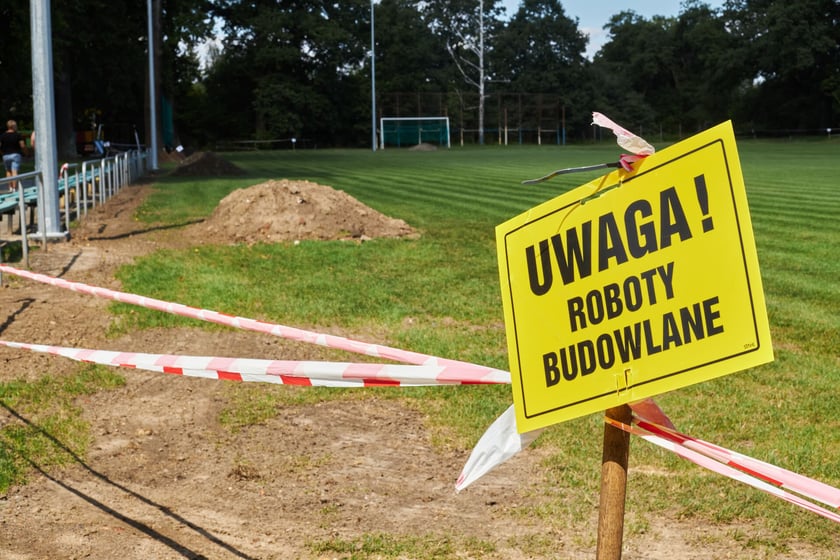 Boisko przy ul. Sołtysowickiej otrzyma słupy oświetleniowe