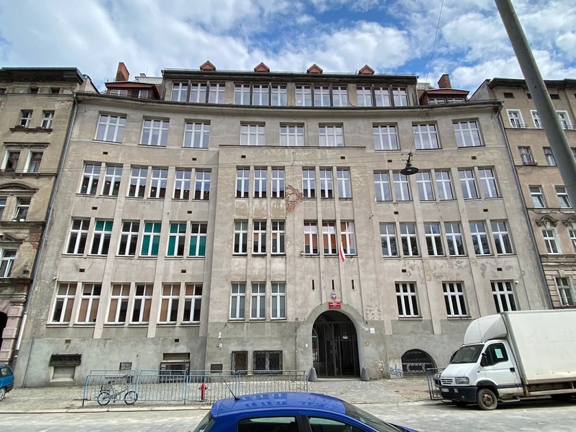 Buydnek liceum przy ul. Świstackiego