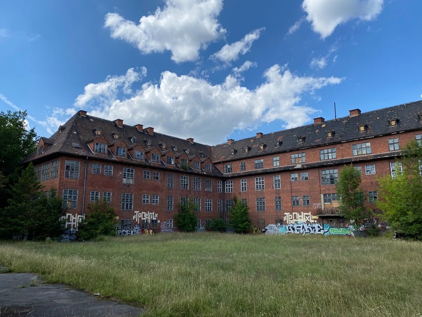 Budynek szpitalny w kompleksie na Praczach Odrzańskich (projekt wspólnie z Georgiem Müllerem)