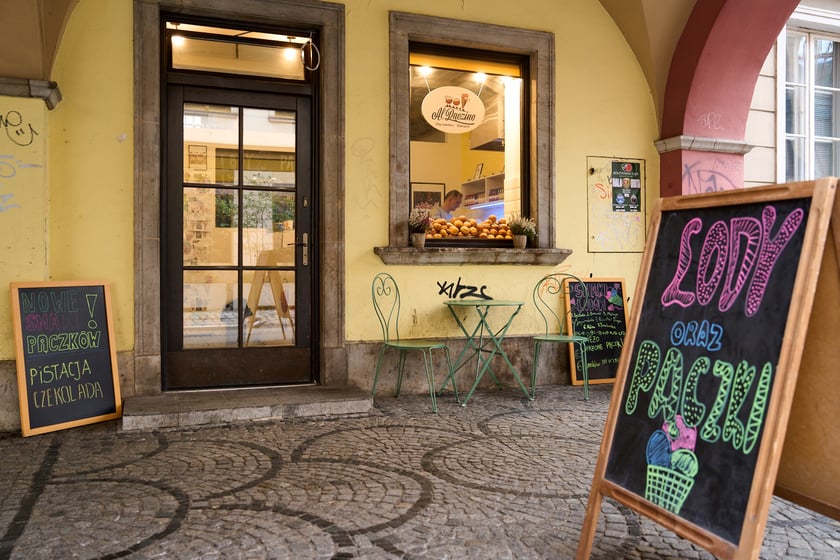 W Al Pączino zjemy świeżo nadziewane pączki.