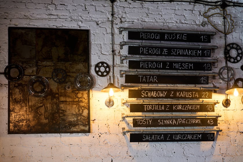 Kombinat to znany pub na pl. Solnym we Wrocławiu.