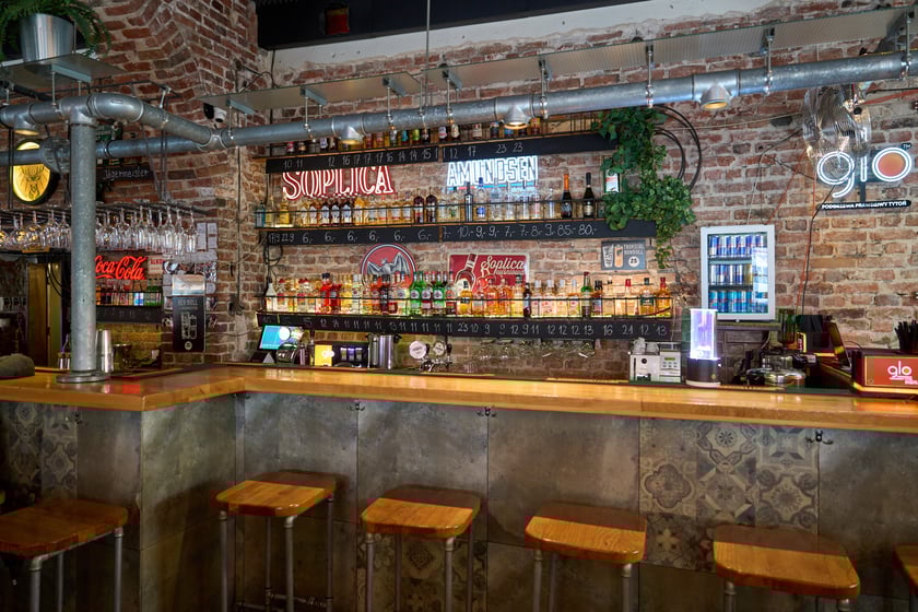 Kombinat to znany pub na pl. Solnym we Wrocławiu.