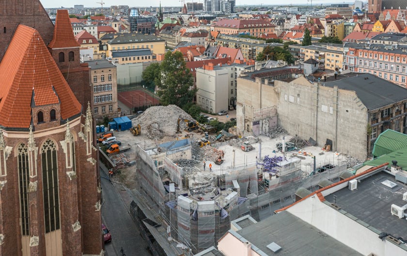 Wyburzanie domu handlowego Solpol przy ul. Świdnickiej - sierpień 2022