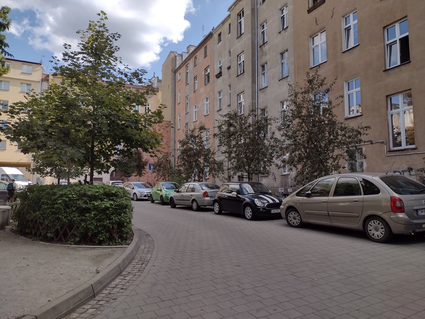 Podwórko na Nadodrzu, przy placu Świętego Macieja, po remoncie