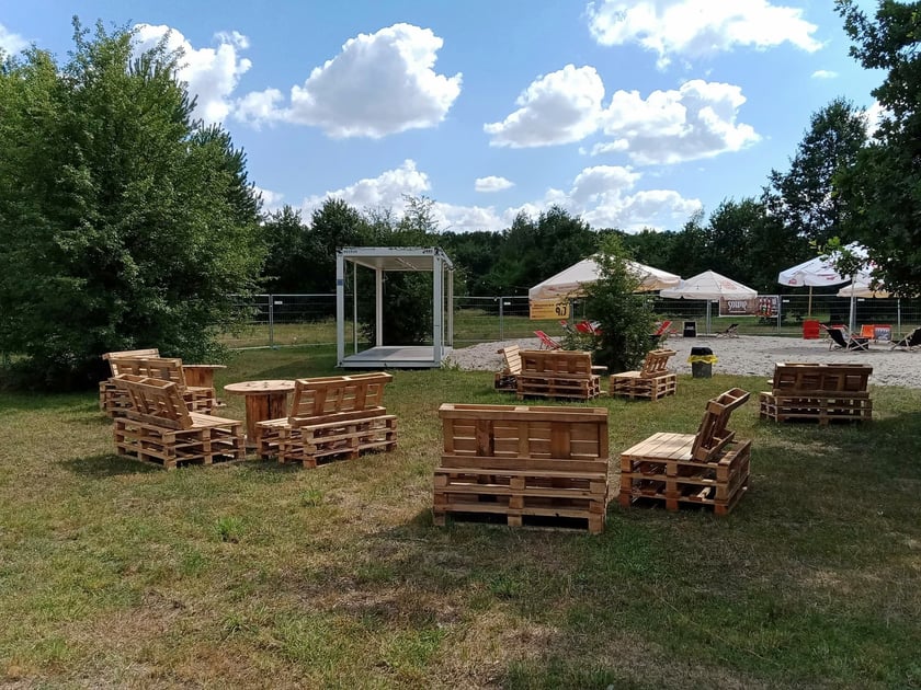 Nowy Beach Bar we Wrocławiu powstał na Maślicach. Obok są: staw, kąpielisko i miejsca do grillowania