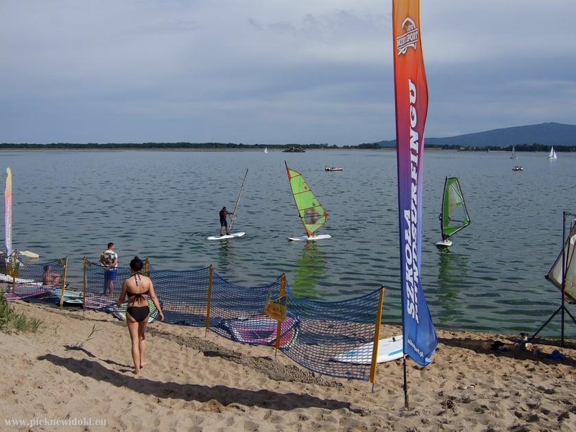 Pomysł na jednodniowe wakacje niedaleko Wrocławia? Zalew Mietkowski jest idealny!