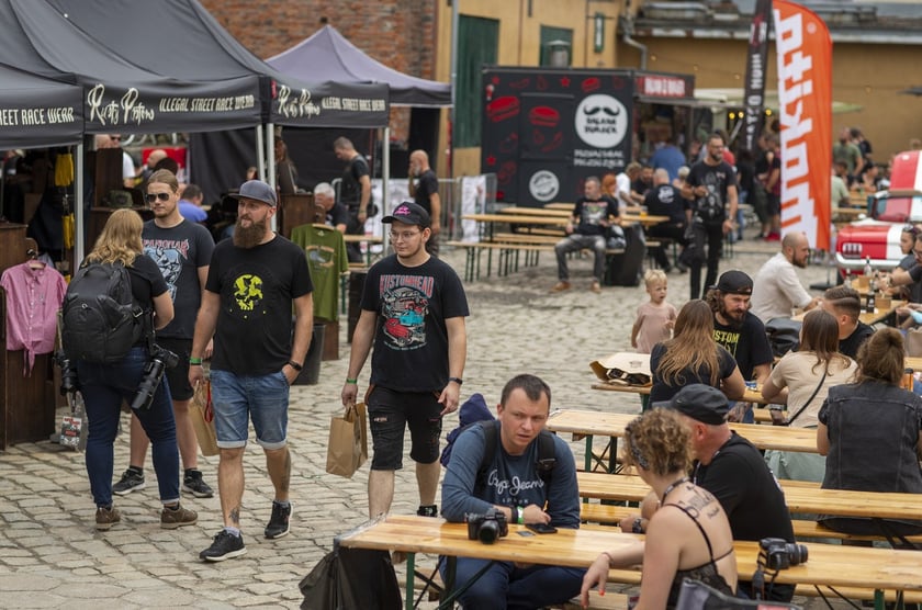 W Browarze Mieszczańskim na zwiedzających czeka kilkadziesiąt pojazdów (samochodów i bike?ów), blisko 50 wystawców z różnych branż, koncerty na żywo, plebiscyty ?best bike? i ?best car?, oraz wiele innych atrakcji