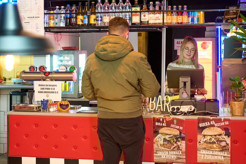 SMASH to drugi lokal wrocławskiej restauracji Szamani Street Food.