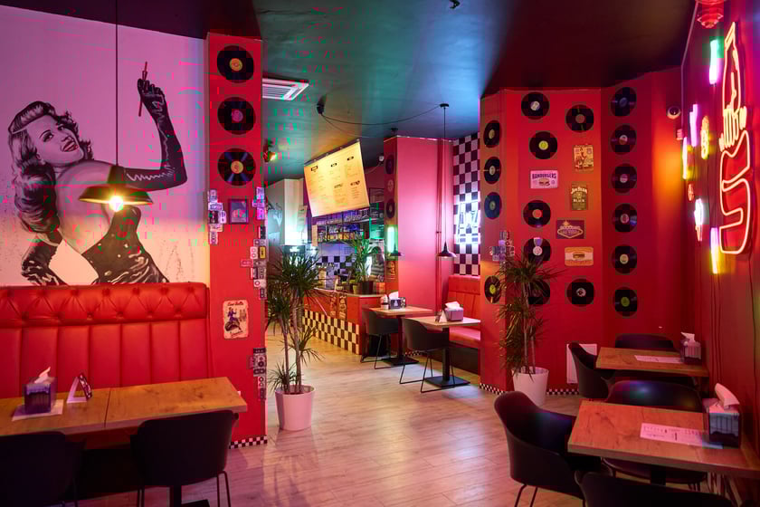 SMASH to drugi lokal wrocławskiej restauracji Szamani Street Food.