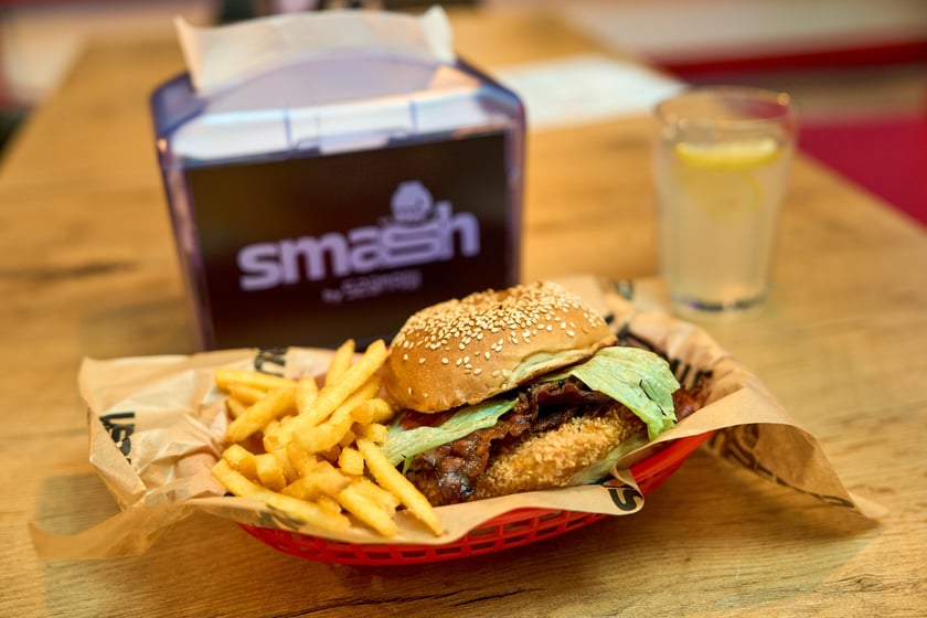 SMASH to drugi lokal wrocławskiej restauracji Szamani Street Food.