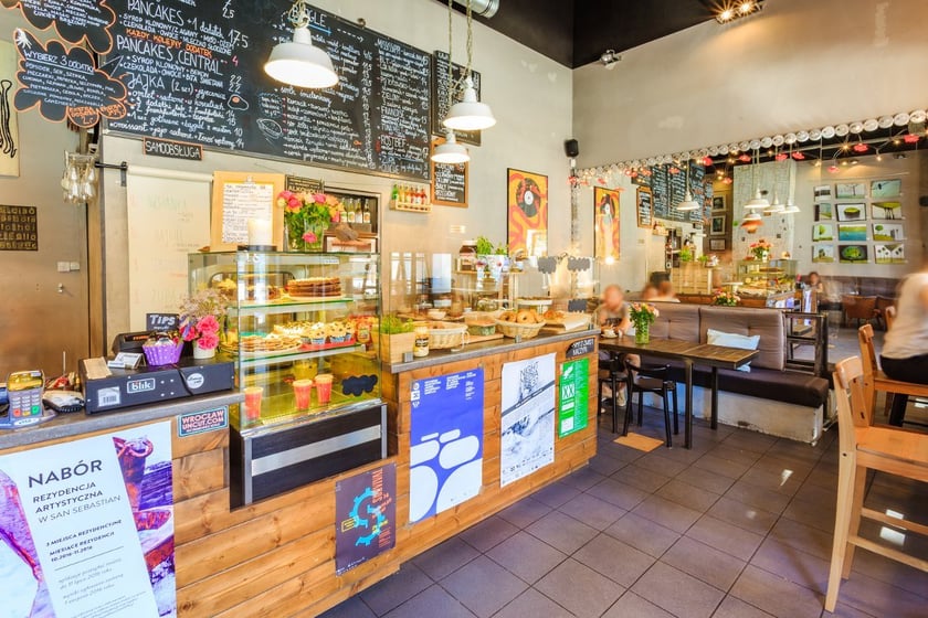 W Central Cafe na św. Antoniego we Wrocławiu zjemy świeżo wypiekane bajgle.