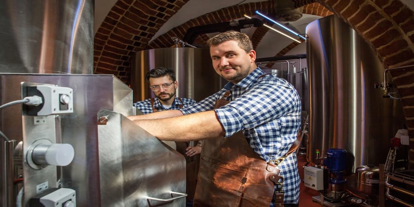 Piotr Gabrych  i Gniewko Drewnicki, piwowarzy z Piwnicy Świdnickiej