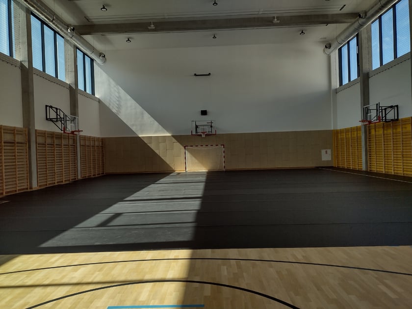 Budynek sportowy Liceum Ogólnokształcącym nr XIII im. Aleksandra Fredry gotowy na nowy rok szkolny