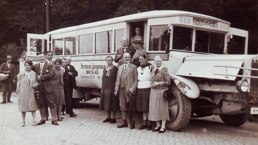 autobus wycieczkowy z Breslau, lata 30. XX wieku, zdjęcie ilustracyjne