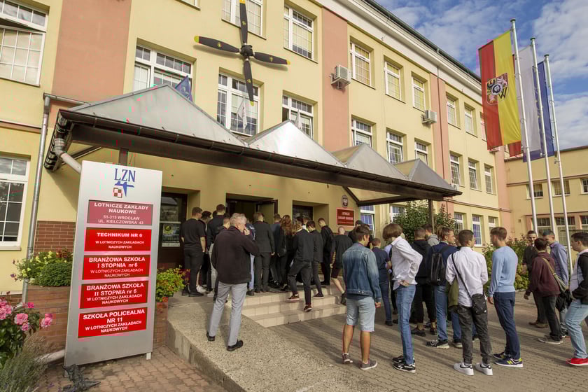 Rozpoczęcie roku szkolnego 2022/2023 w Lotniczych Zakładach Naukowych