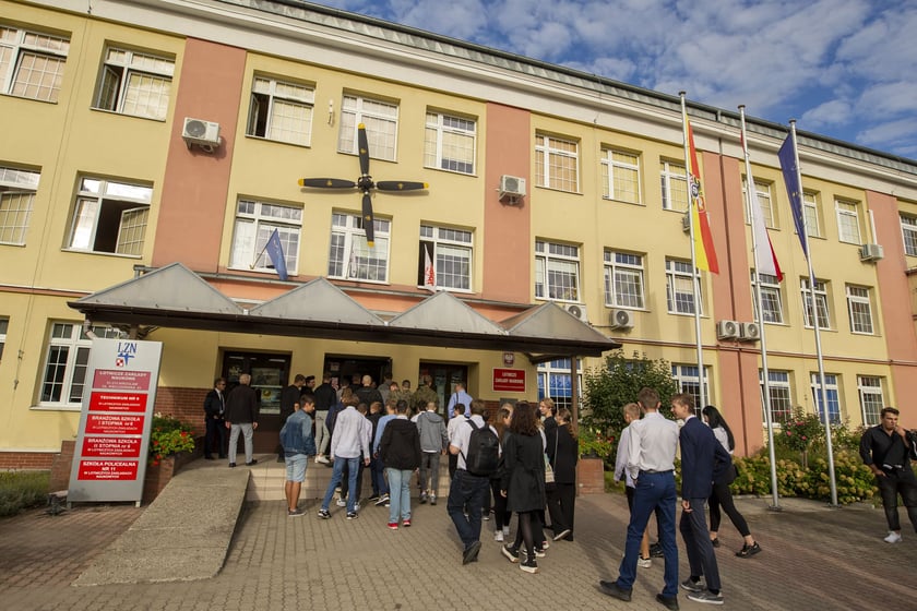 Rozpoczęcie roku szkolnego 2022/2023 w Lotniczych Zakładach Naukowych