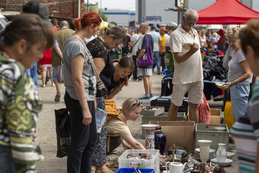 Targowisko na Młynie Sułkowice we Wrocławiu w każdą niedzielę przyciąga tłumy kupujących i sprzedających