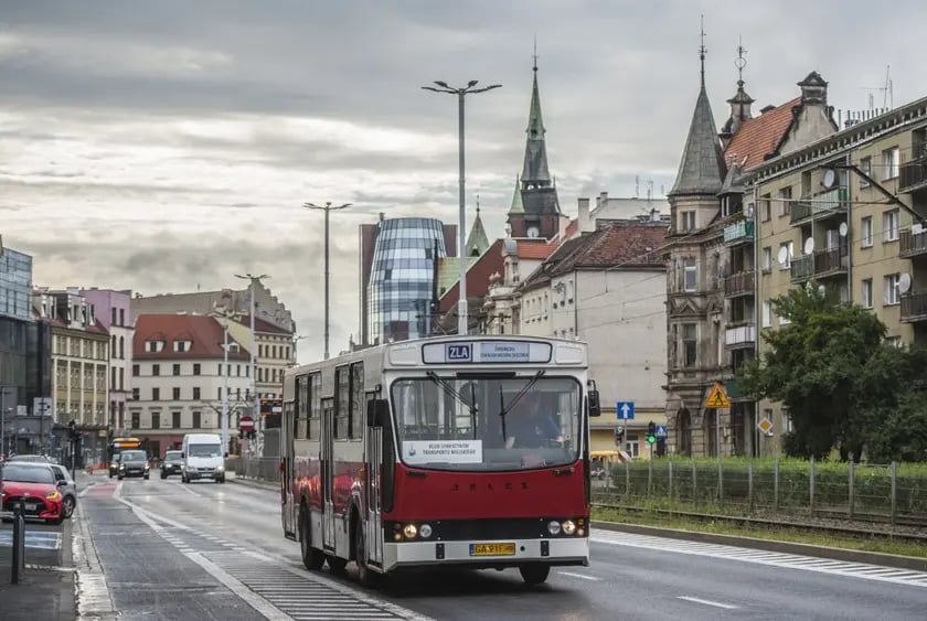 zabytkowy autobus marki Jelcz