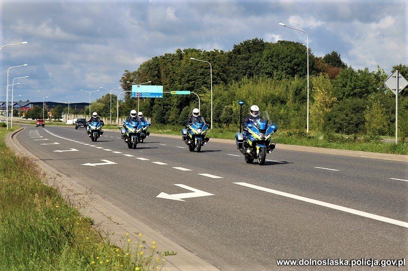 Dolnośląscy policjanci drogówki otrzymali motocykle BMW R1250 RT