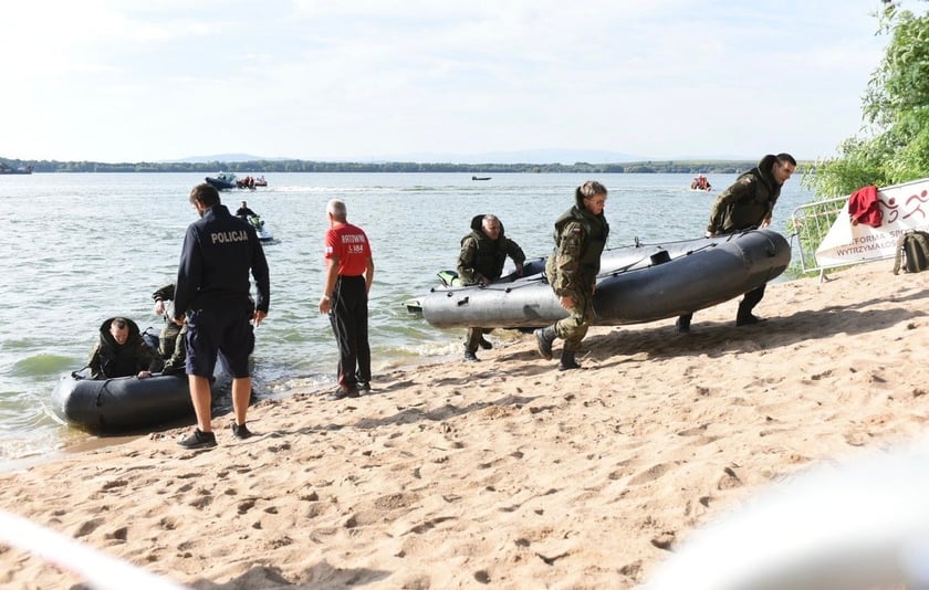 wspólne manewry dolnośląskich służb ratowniczych nad Zalewem Mietkowskim