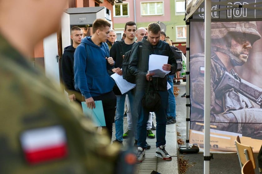 rekrutacja do Wojsk Obrony Terytorialnej (WOT) we Wrocławiu