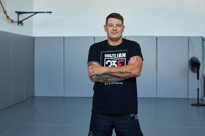 trener Paweł Szubart w salce przy ulicy Legnickiej