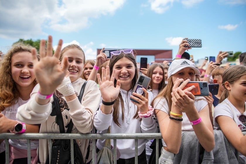 Koncert Sary James na placu Wolności we Wrocławiu