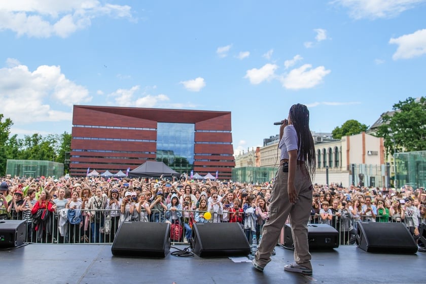 Koncert Sary James na placu Wolności we Wrocławiu