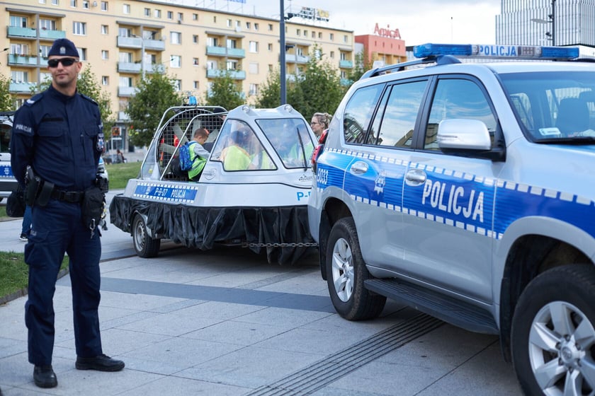 Piknik ?Bezpieczna droga do szkoły? przed Dworcem Głównym PKP we Wrocławiu