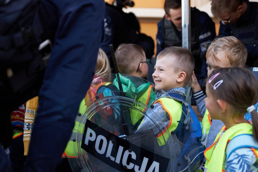 Piknik ?Bezpieczna droga do szkoły? przed Dworcem Głównym PKP we Wrocławiu