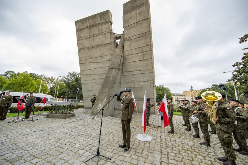 17 września 2022 ? Światowy Dzień Sybiraka i 83. rocznica sowieckiej agresji na Polskę - wrocławskie uroczystości pod Pomnikiem Zesłańcom Sybiru