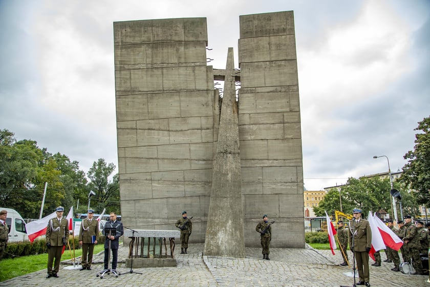 17 września 2022 ? Światowy Dzień Sybiraka i 83. rocznica sowieckiej agresji na Polskę - wrocławskie uroczystości pod Pomnikiem Zesłańcom Sybiru