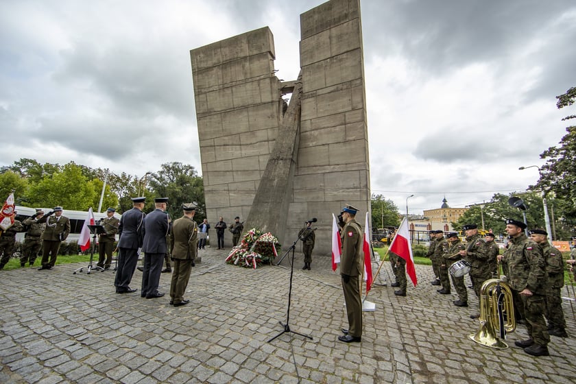 17 września 2022 ? Światowy Dzień Sybiraka i 83. rocznica sowieckiej agresji na Polskę - wrocławskie uroczystości pod Pomnikiem Zesłańcom Sybiru